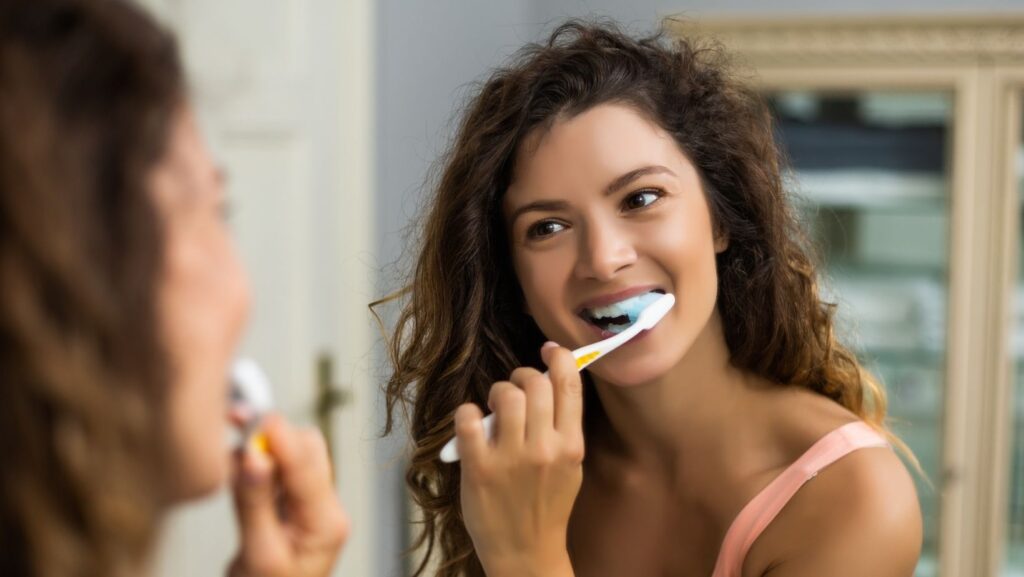 Cofepris retira del mercado pasta de Colgate por riesgo a la salud; estos son los síntomas